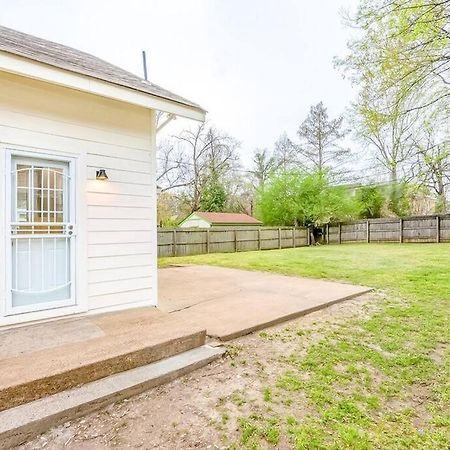 Chic Crosstown Bungalow With Large Fenced Backyard Villa Memphis Exterior photo