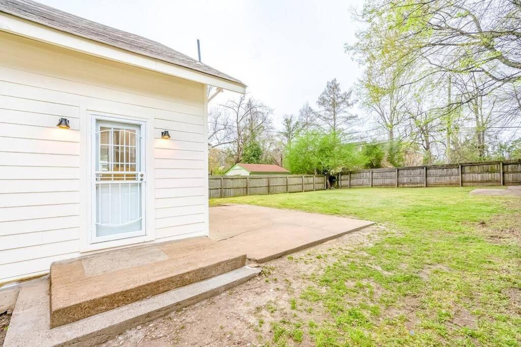 Chic Crosstown Bungalow With Large Fenced Backyard Villa Memphis Exterior photo